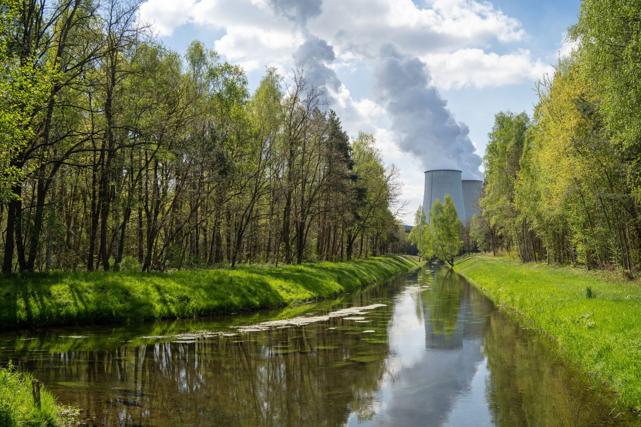 powerplant-amidst-a-green-nature-surrounding-